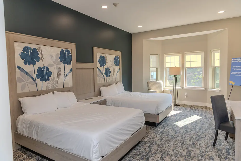 Queen Bedroom - 4th flr